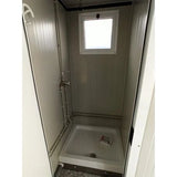 Sanitario SDU con WC, ducha, lavabo y urinario